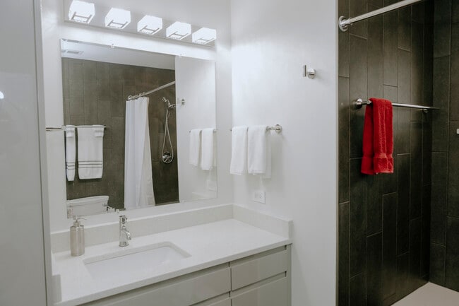 Building Photo - 608 N Emerson Ave