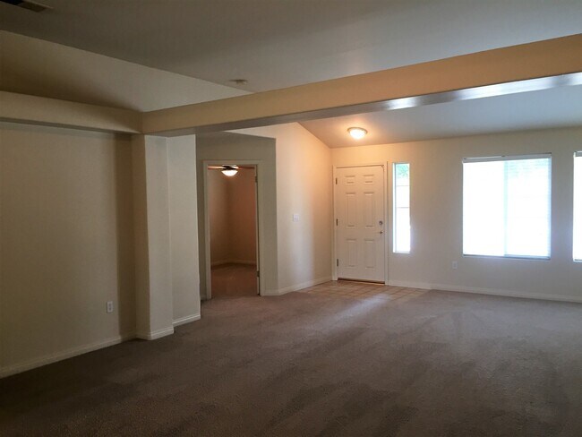 Foto del edificio - 5801 Roscomare St