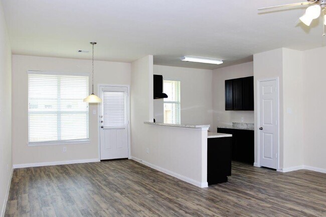 Foto del edificio - 12326 Roy Mix Bohn Lane