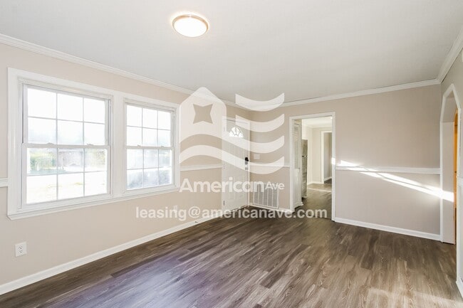 Building Photo - 4378 Saxon Dr