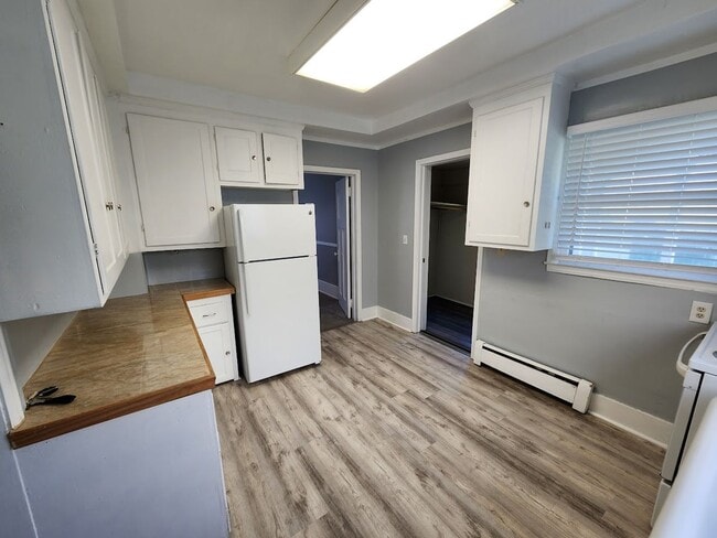 Building Photo - 200 S West St