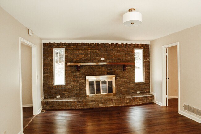 Building Photo - 3 Bed, 2 Bath Home in Flowery Branch, GA