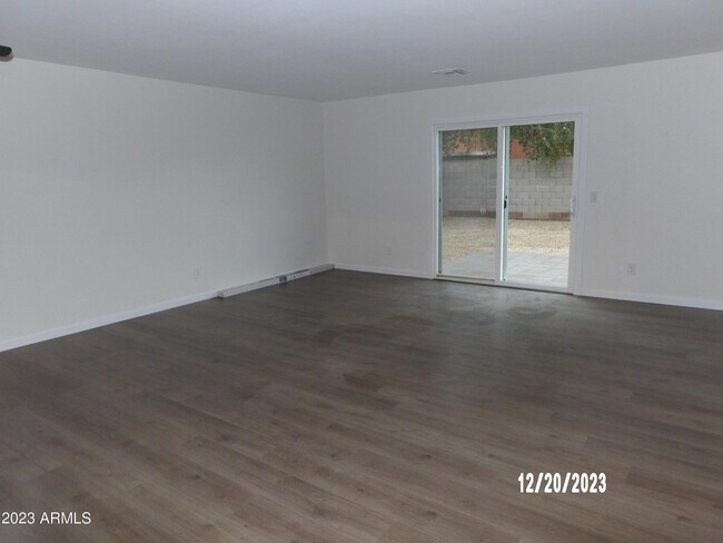 Foto del edificio - 2043 S Thunderbird Dr