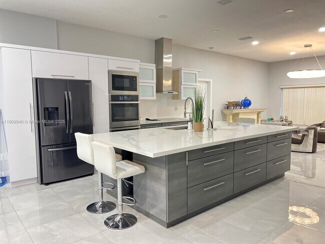 Building Photo - 10664 Paso Fino Dr