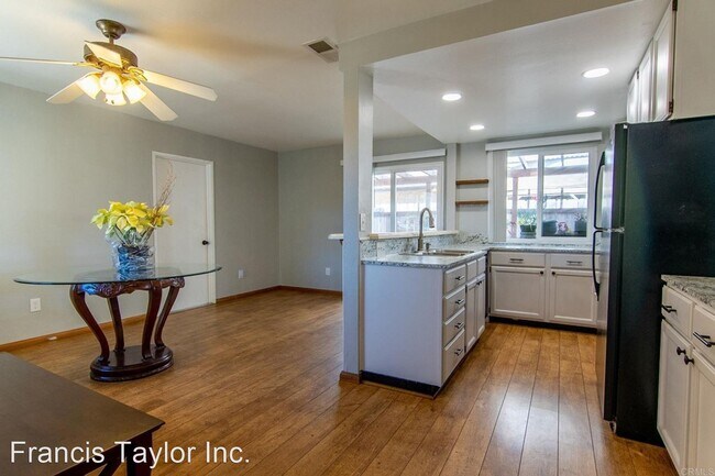 Building Photo - 3 br, 2 bath House - 2015 Via Veneto