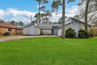 Building Photo - 9842 Pinehurst St