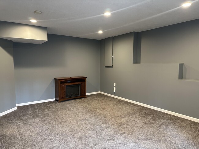 Building Photo - 15493 Yellow Pine St NW