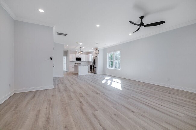 Foto del edificio - 1407 E 32nd St