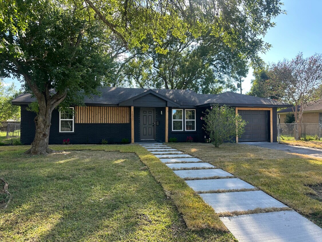 Foto principal - 1517 Bonham Dr