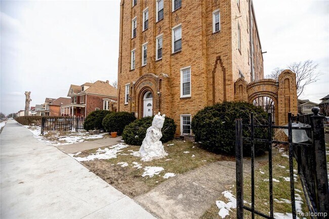 Building Photo - 741 W Euclid St