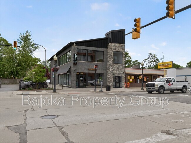 Foto del edificio - 413 W Nine Mile Rd