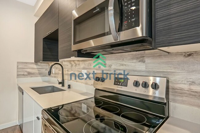 Building Photo - 2 BED & 2 BATH TOWNHOME FOR RENT