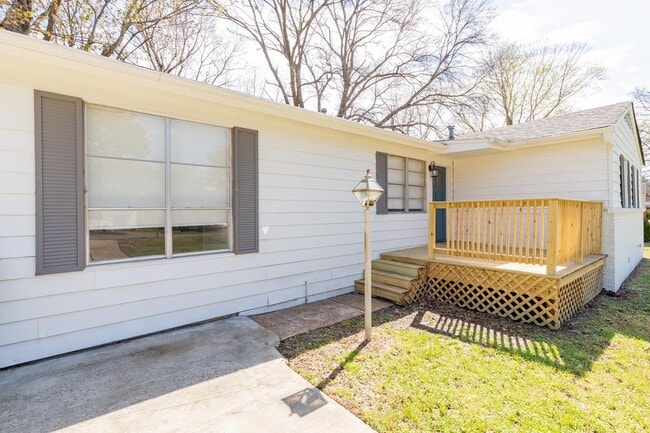 Building Photo - 5442 Loch Lomond Rd