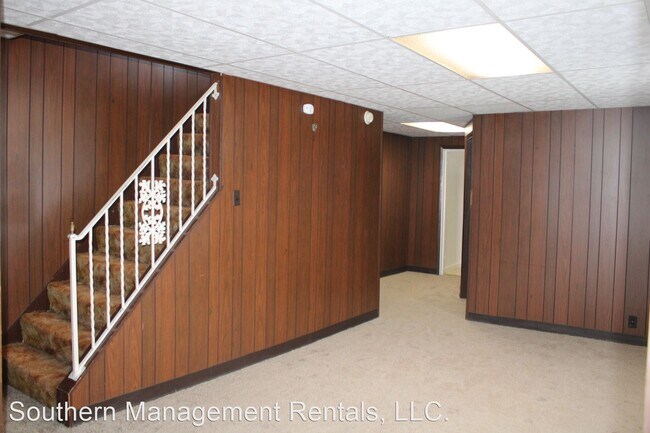 Building Photo - 2 br, 1 bath House - 315 Sixth St. 2nd floor