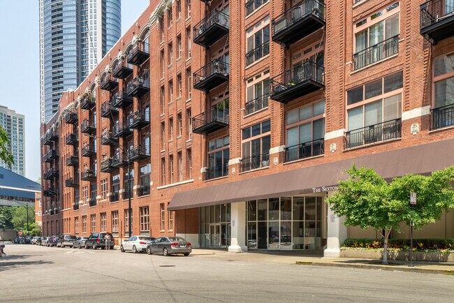 Foto del edificio - 360 W Illinois St