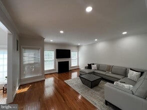 Building Photo - 25622 Creek Run Terrace