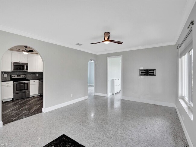 Building Photo - 3 br, 2 bath House - 4620 NE 5th Ter