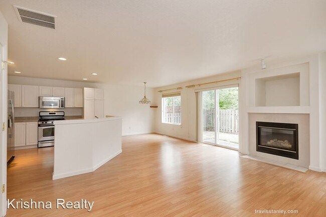 Building Photo - 4 br, 2.5 bath House - 4932 NE Candlewood Pl