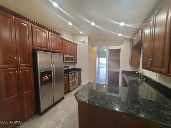 Building Photo - 4150 E Tanglewood Dr