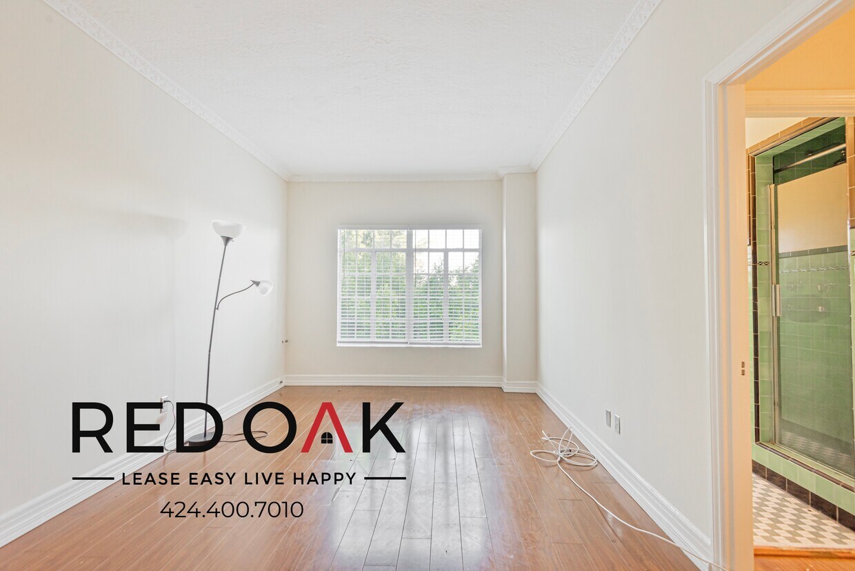 Primary Photo - 570 1/4 N Rossmore Ave-404