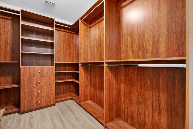 Foto del edificio - 2409 N Ocean Blvd