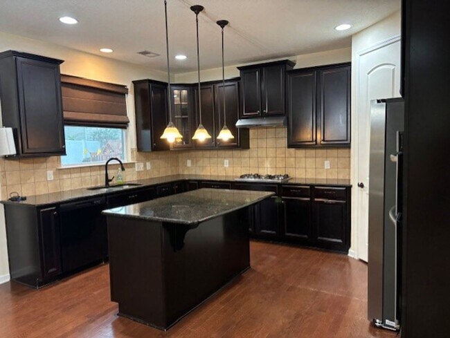 Foto del edificio - Grand 5 Bed/ 4 Bath Home - Waterlynn Subdi...