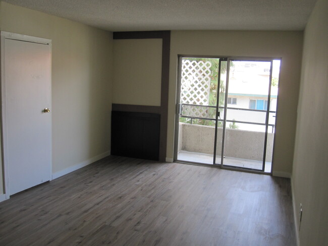 Building Photo - 400 S Hobart Blvd