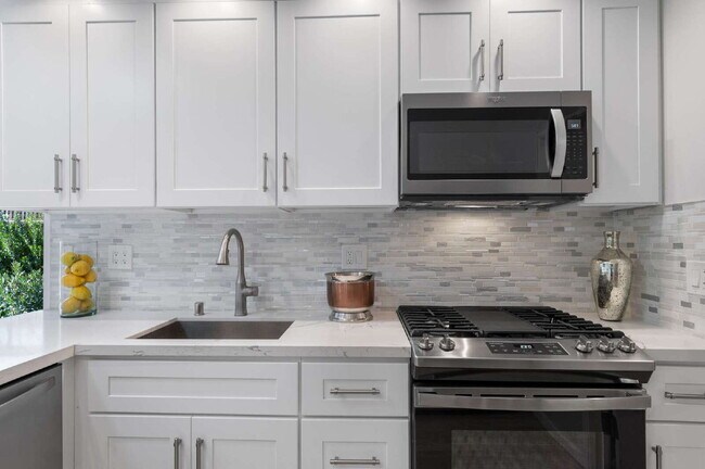 Building Photo - Sonoma 4 Bed 2 Bath Home.