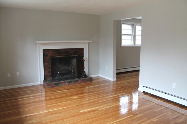 Building Photo - 10 Bonnievale Dr