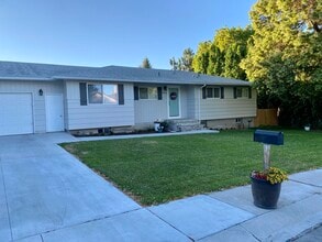 Building Photo - 2474 S Fairway Dr