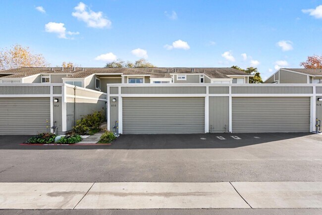 Building Photo - 830 Rigel Ln