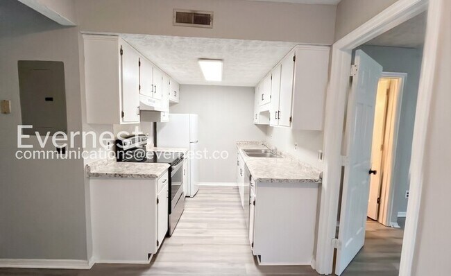 Foto del edificio - 2 Bed/2 Bath Home with Modern Amenities / Pet-Friendly / Available Now!