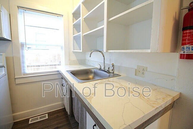 Foto del edificio - 317 E Bannock St