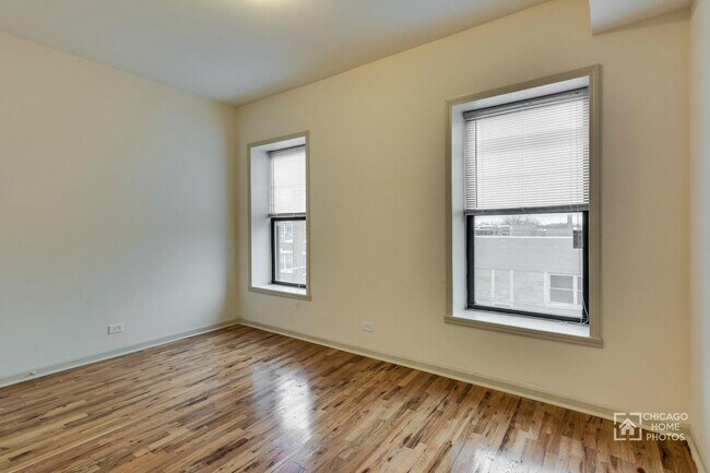 Building Photo - 4656 N Malden St