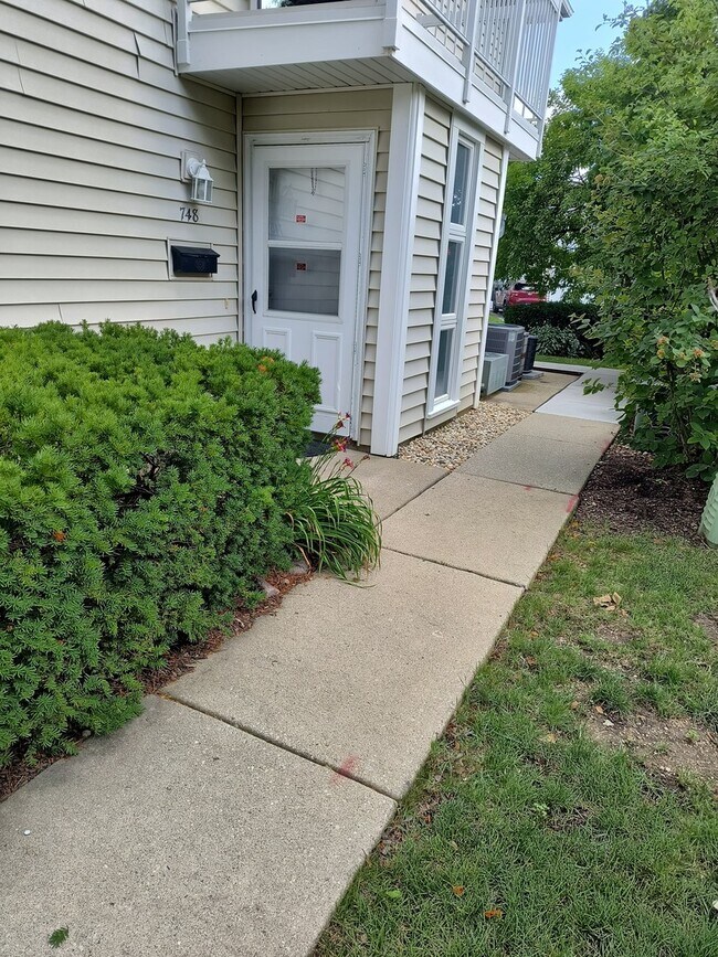 Foto del edificio - 748 Whitesail Dr