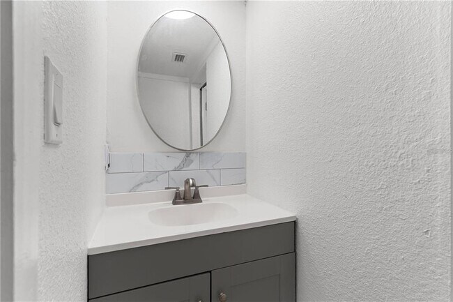 Foto del edificio - 630 N Nashua Ave