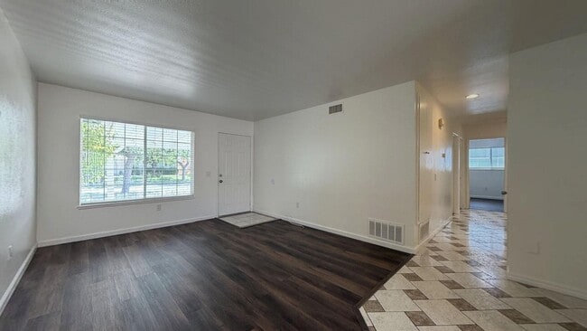 Building Photo - 539 Hidalgo Ave