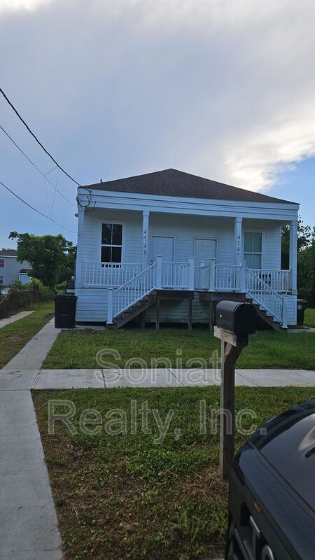Primary Photo - 4749 Eastview Dr