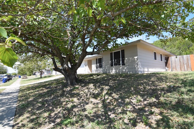 Foto del edificio - 706 Traci Dr