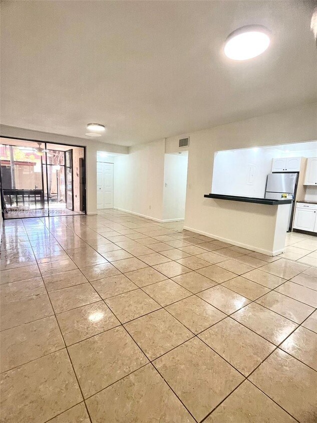 Foto principal - 800 NE 199th St