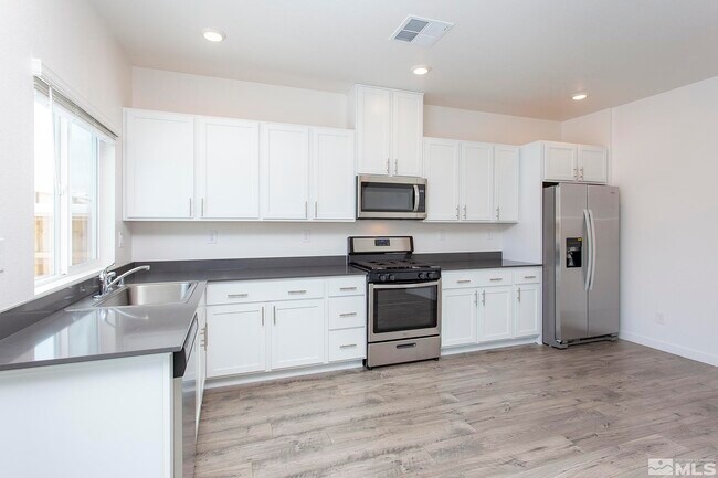 Building Photo - 436 Summer Triangle