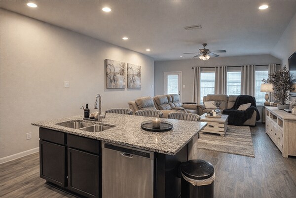 Foto del edificio - 1502 Ashford Bend Ln