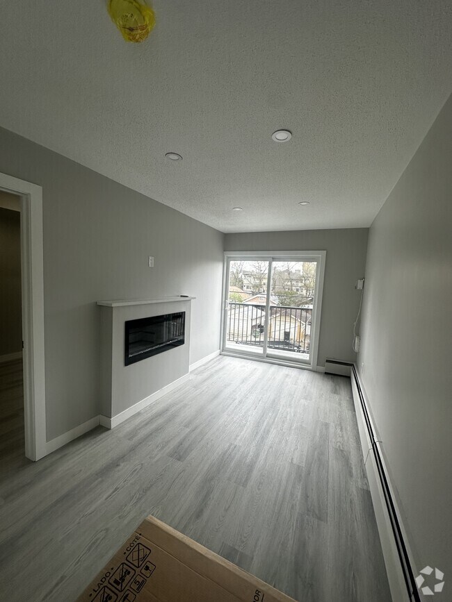 Building Photo - 9938-88 88 Ave NW