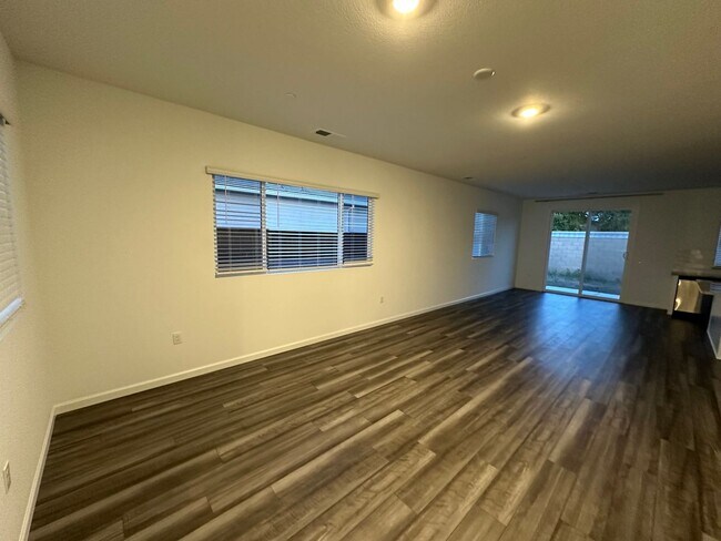 Foto del edificio - 1704 Bullock Dr