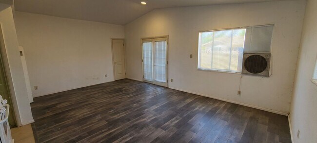 Building Photo - 44223 Fenhold St