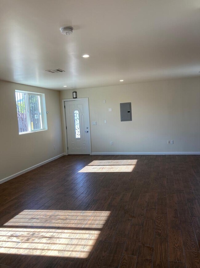 Foto del edificio - 750 E 40th Pl