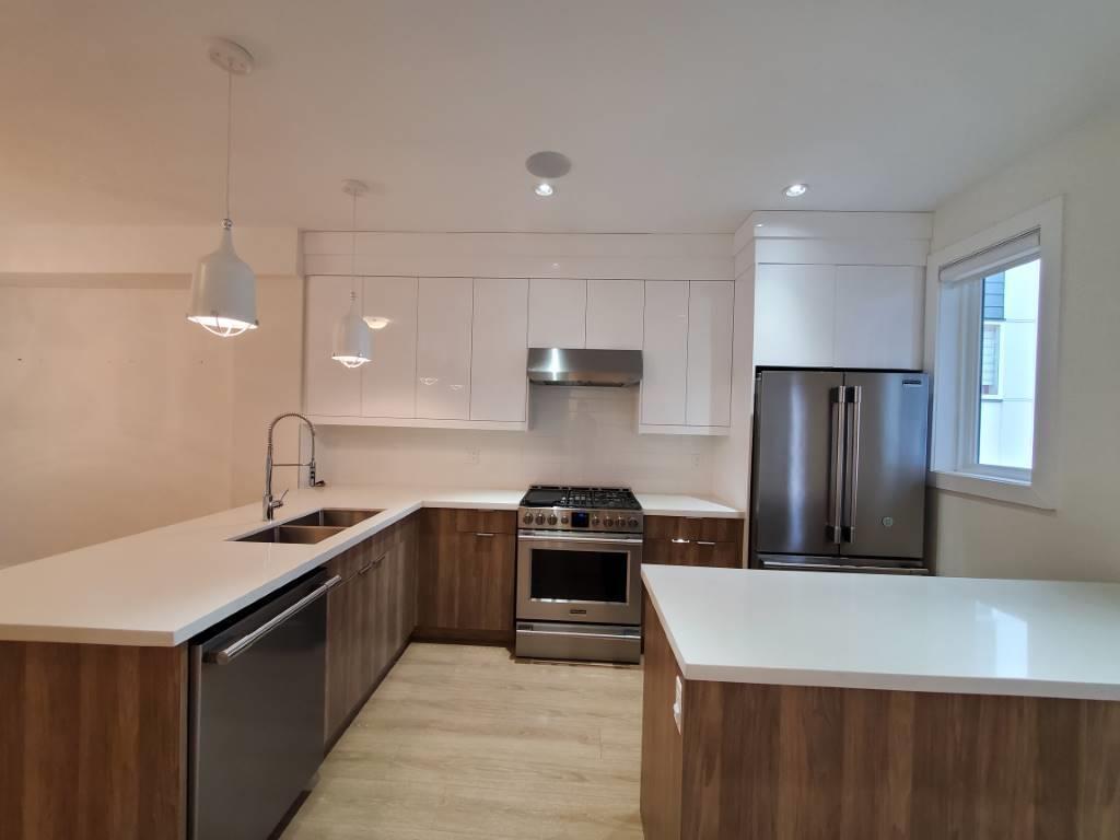 Photo du bâtiment - 1670-1160 160 St