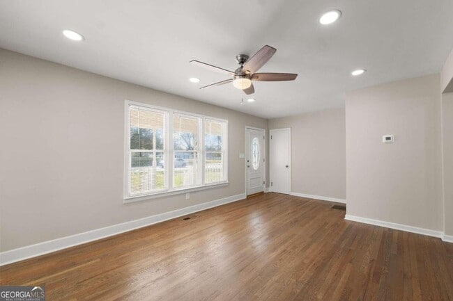 Building Photo - Beautifully Renovated Single Family Home