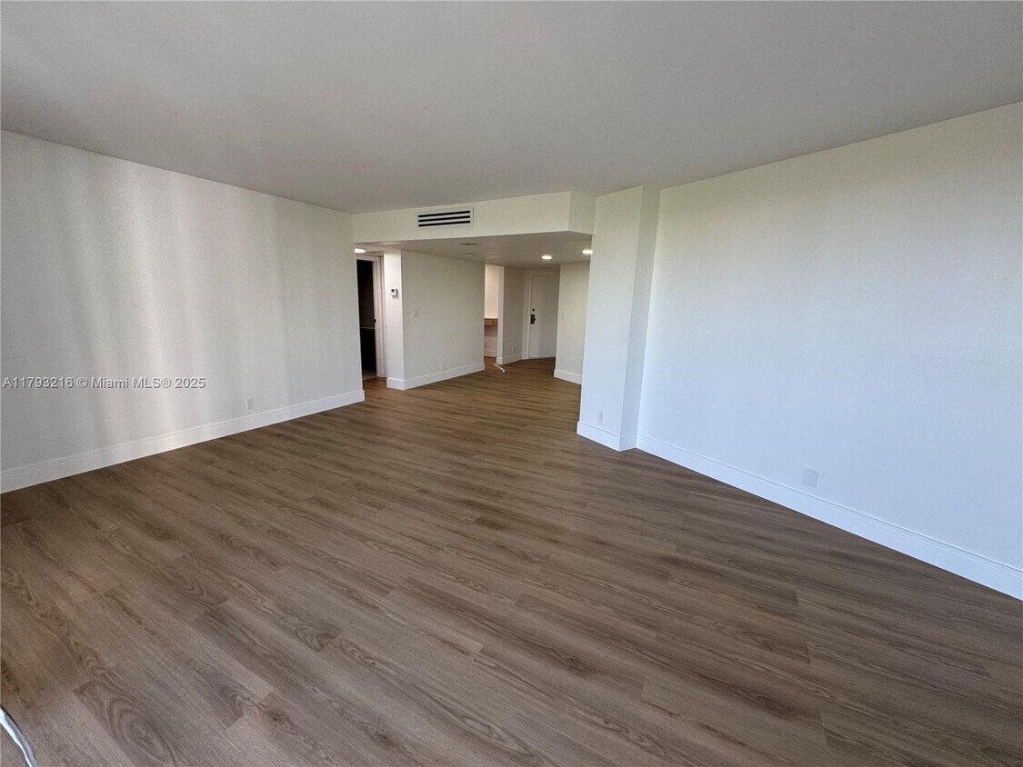 Foto principal - 3475 N Country Club Dr