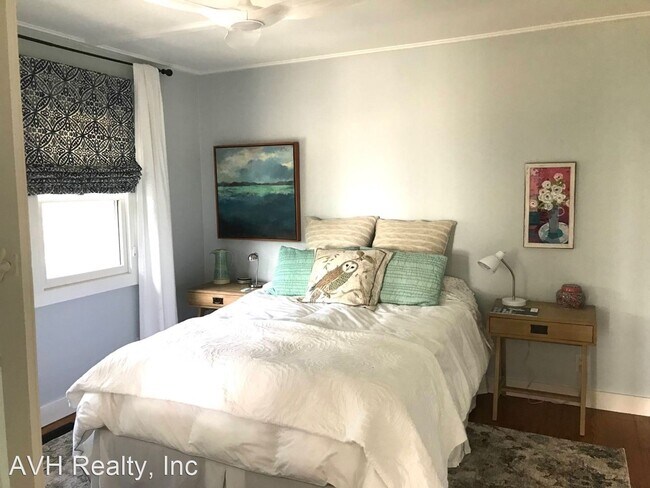 Foto del edificio - 1 br, 1.5 bath House - 11 Stewart Ave